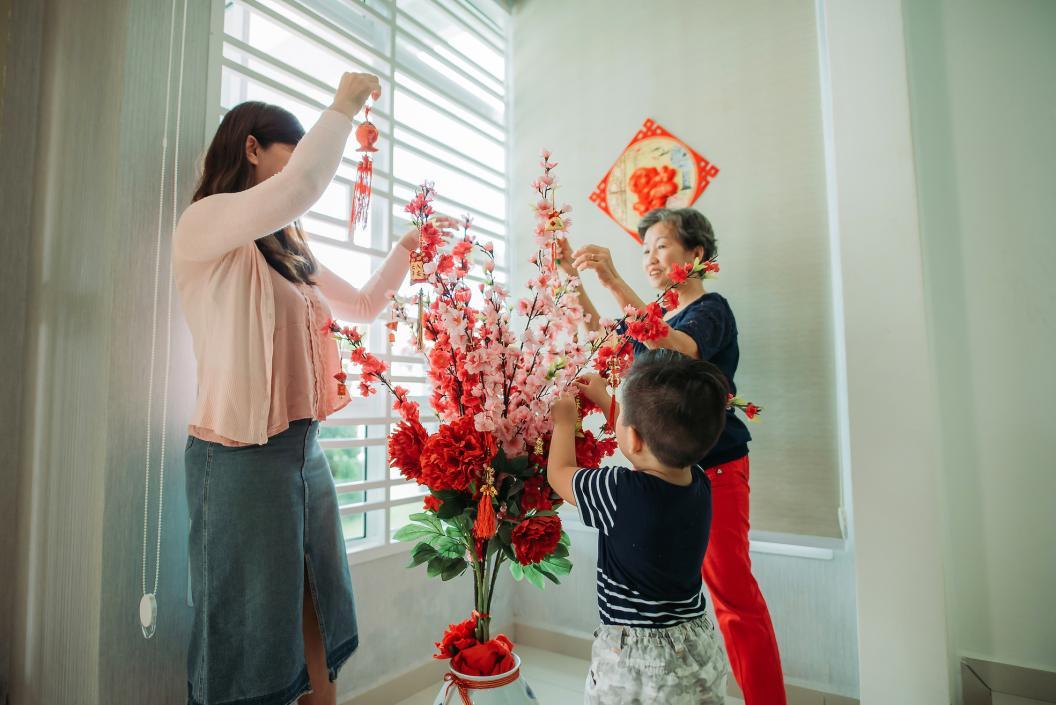 Decorate the house 4. Decorate the house together